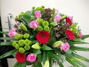 Boeket "vrolijk tonend"